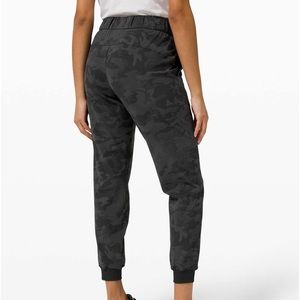 Lululemon camo joggers size 4